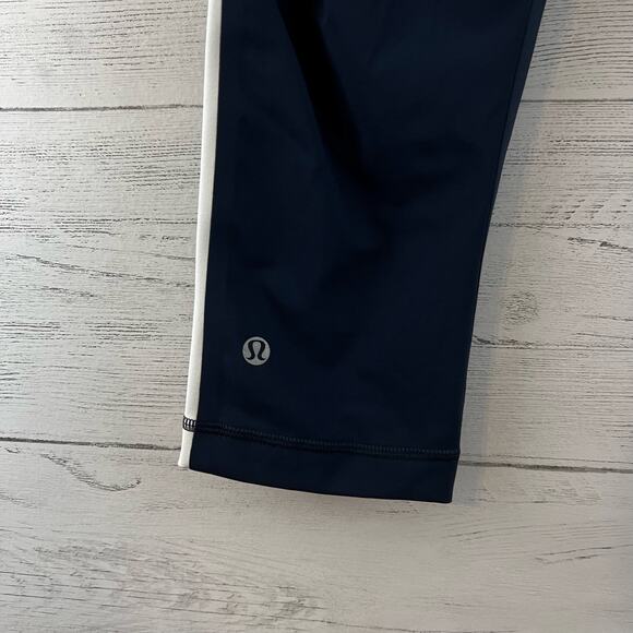 Lululemon White and Navy Blue Cropped Leggings Size 8 - Picture 7 of 7
